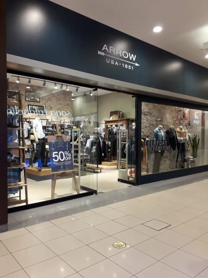 Tienda Arrow en un centro comercial